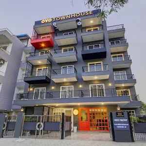 Hotel Townhouse Golf Course Road, Gurgaon