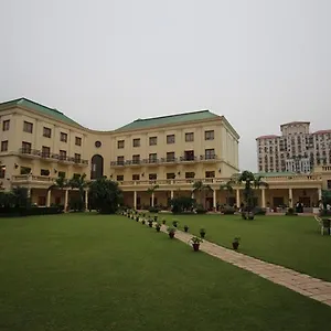 Hotel Dlf Club 4, Gurgaon